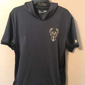 Under Armour short sleeve hood Milwaukee Bucks